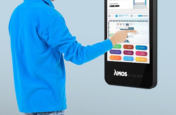 Další model ÁMOS venku