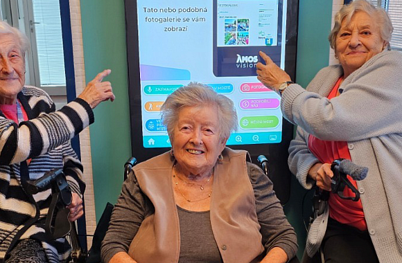 „Podívej, co tu máme.“ ÁMOSka, která spojuje generace