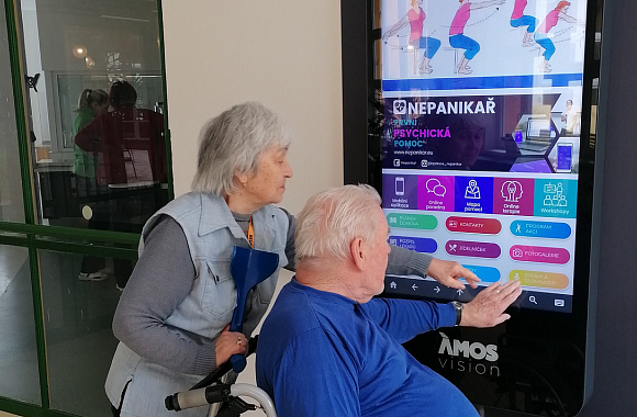 Domov pro seniory na pražském Chodově oceňuje virtuální cestování na ÁMOSkách